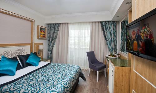 Hotel Crystal Waterworld Resort & Spa