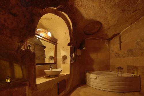 Jerveni Cave Hotel