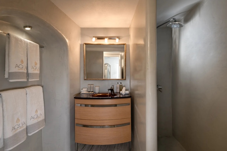 Hotel Aqua Luxury Suites