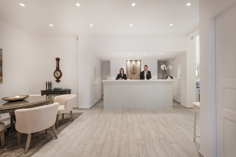Hotel Aqua Luxury Suites