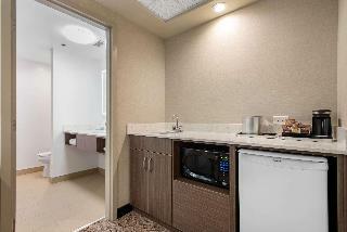 Clarion Hotel & Suites Brandon