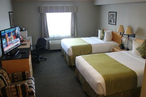 Hotel Vantage Inn & Suites