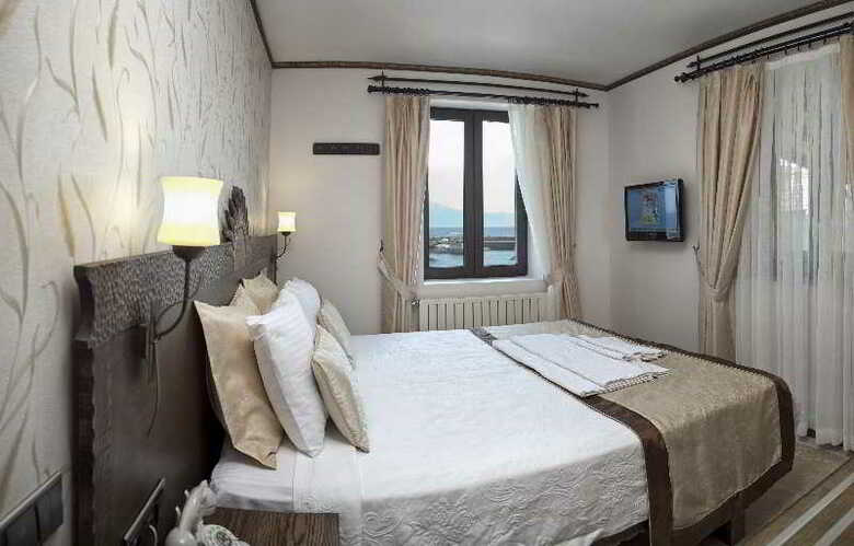 Assos Behram Hotel