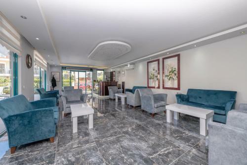 Theluna City Hotel