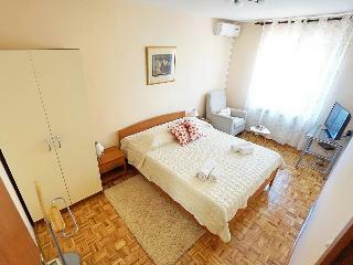 Hotel Apartments Nives
