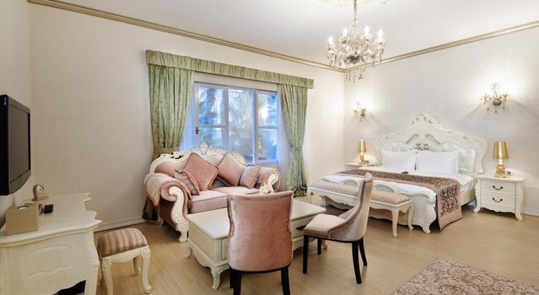 Elegance East Hotel