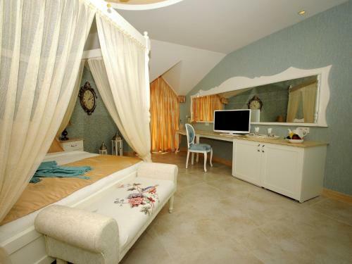 Sea Breeze Hotel And Apartments