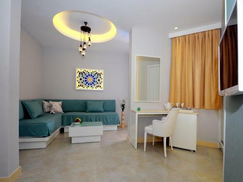 Sea Breeze Hotel And Apartments