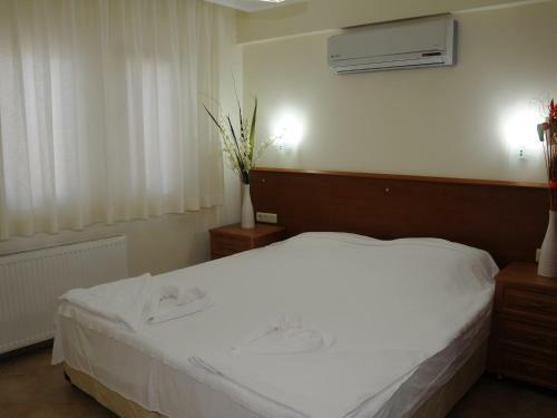 Sea Breeze Hotel And Apartments