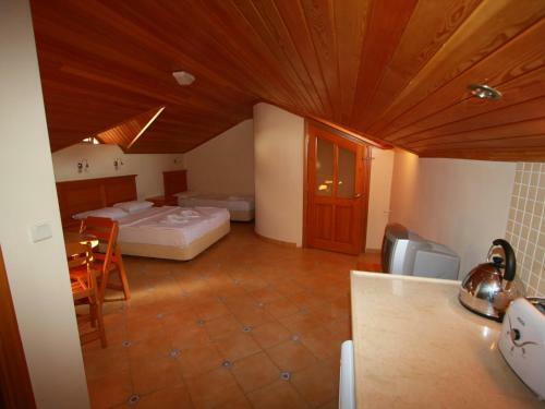 Sea Breeze Hotel And Apartments