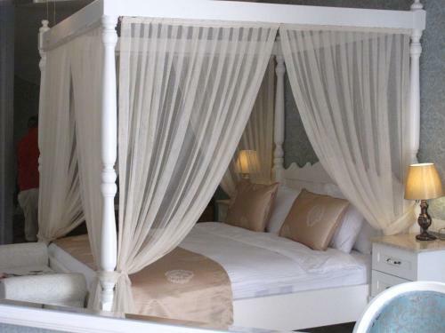 Sea Breeze Hotel And Apartments
