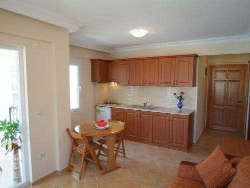 Sea Breeze Hotel And Apartments