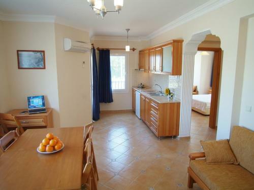 Sea Breeze Hotel And Apartments
