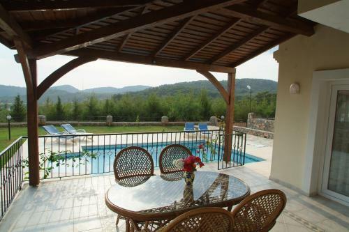 Sea Breeze Hotel And Apartments