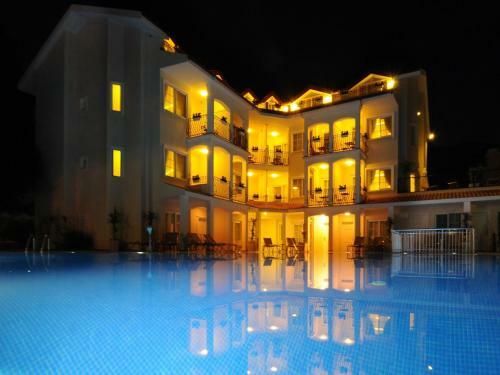 Sea Breeze Hotel And Apartments