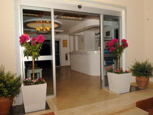 Sea Breeze Hotel And Apartments
