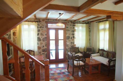 Sea Breeze Hotel And Apartments