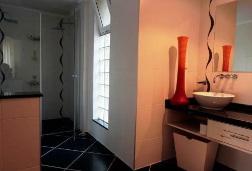 Nicholas Heights Deluxe Suite Hotel