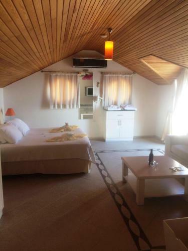 Nicholas Heights Deluxe Suite Hotel