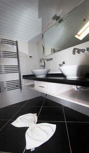 Nicholas Heights Deluxe Suite Hotel