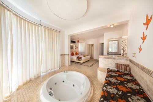 Nicholas Heights Deluxe Suite Hotel