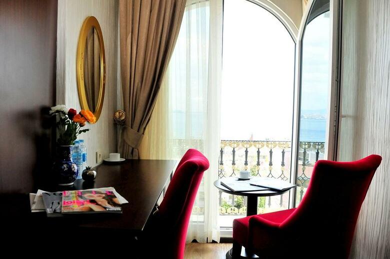 The Magnaura Palace Hotel