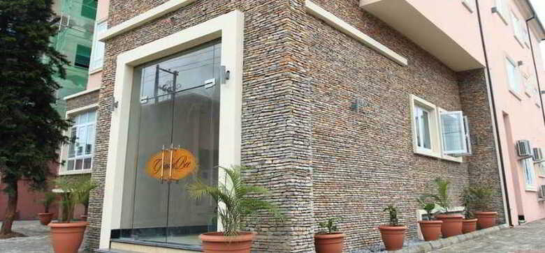 Hotel Grandbee Suites