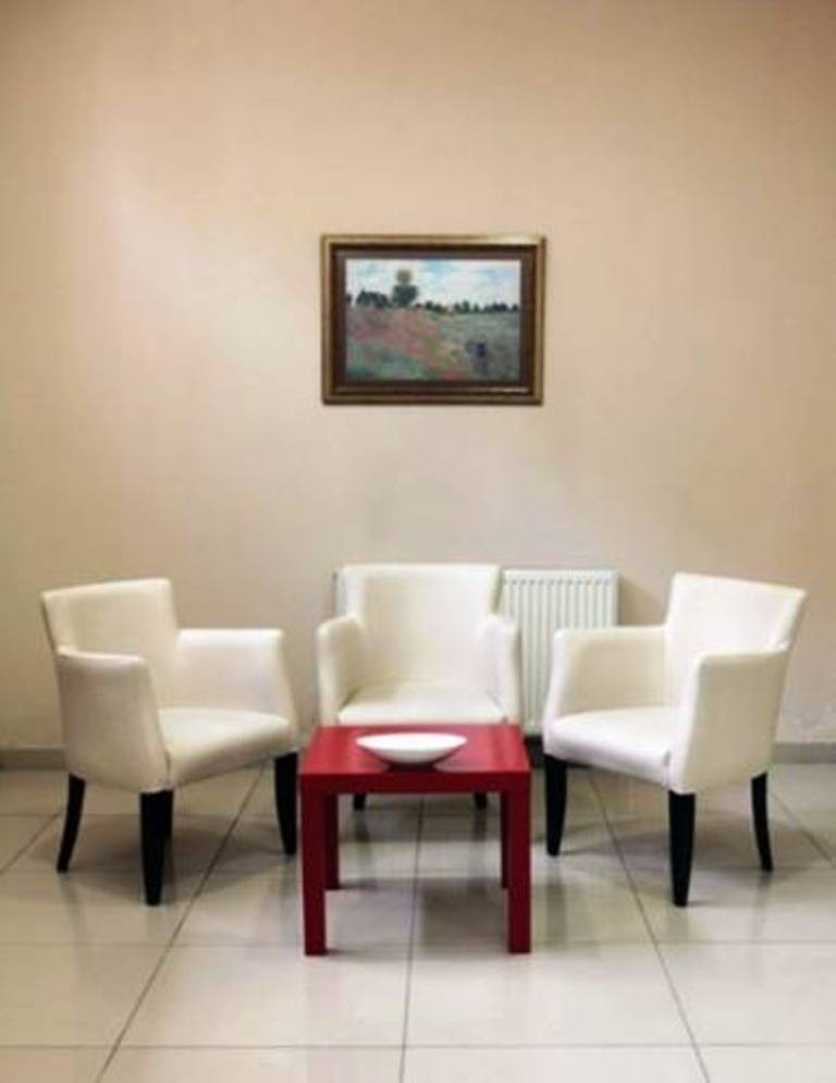 Hotel Educa Hostel Airport