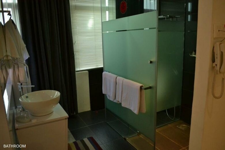 Zoom Inn Boutique Hotel