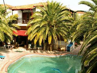 Hotel Pella House Studios & Apartments