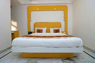 Hotel Oyo 9821 Leo Click International
