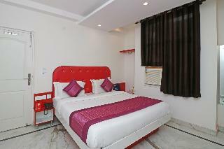 Hotel Oyo 9821 Leo Click International