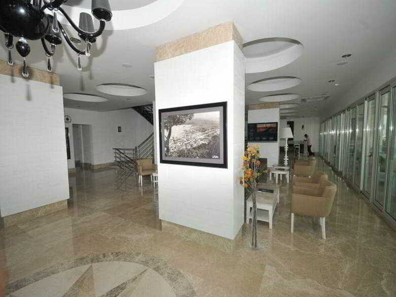 Alesta Yacht Hotel