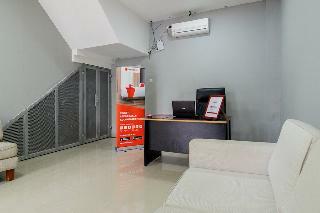 Reddoorz Near Plaza Atrium Senen