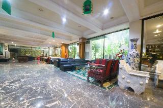 Reddoorz Plus @ New Grand Park Hotel