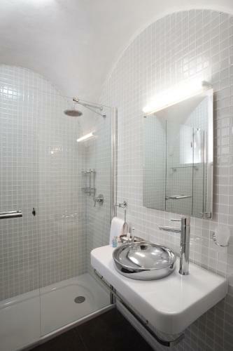 Posada Kasr-i Nehroz Hotel