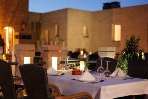 Posada Kasr-i Nehroz Hotel