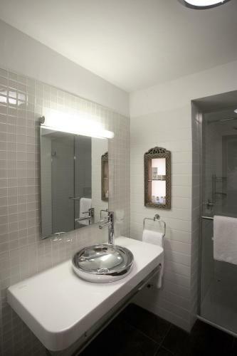 Posada Kasr-i Nehroz Hotel