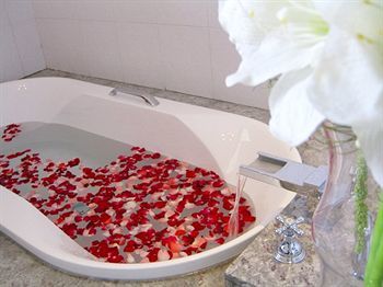 Bed & Breakfast Ea-dor Luxury Villa