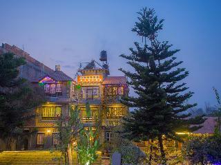 Hotel Hob Nob Garden Resort