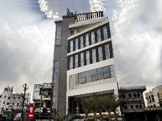 Hotel Oyo 7627 Royal Plaza