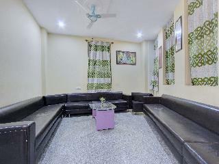Hotel Oyo 7627 Royal Plaza