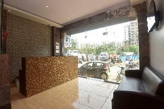 Oyo Flagship 19615 Art Hotels