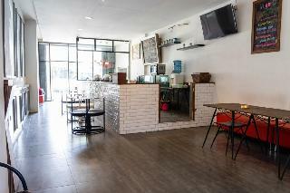 Reddoorz Near Setrasari Mall 4