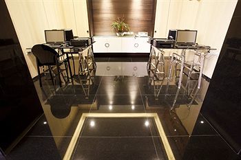 Royal Group Hotel Ho Yi Branch