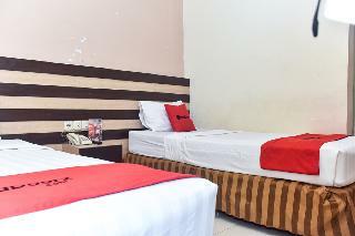 Hotel Reddoorz Plus Near Makassar Town Square