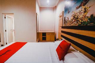 Hotel Reddoorz Plus Near Makassar Town Square