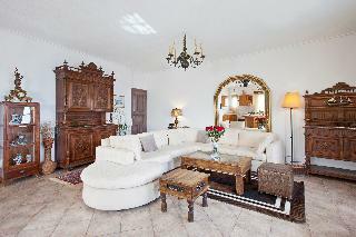 Villa Alexander's Suites