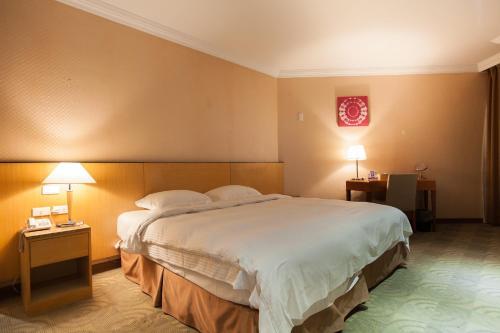 City Suites-jiaoxi Maple Leaves Hot Spring Hotel