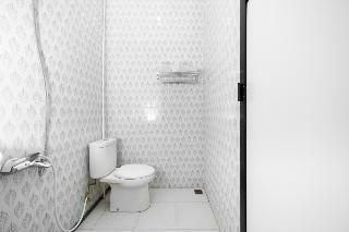 Hotel Reddoorz Near Makassar Town Square 2
